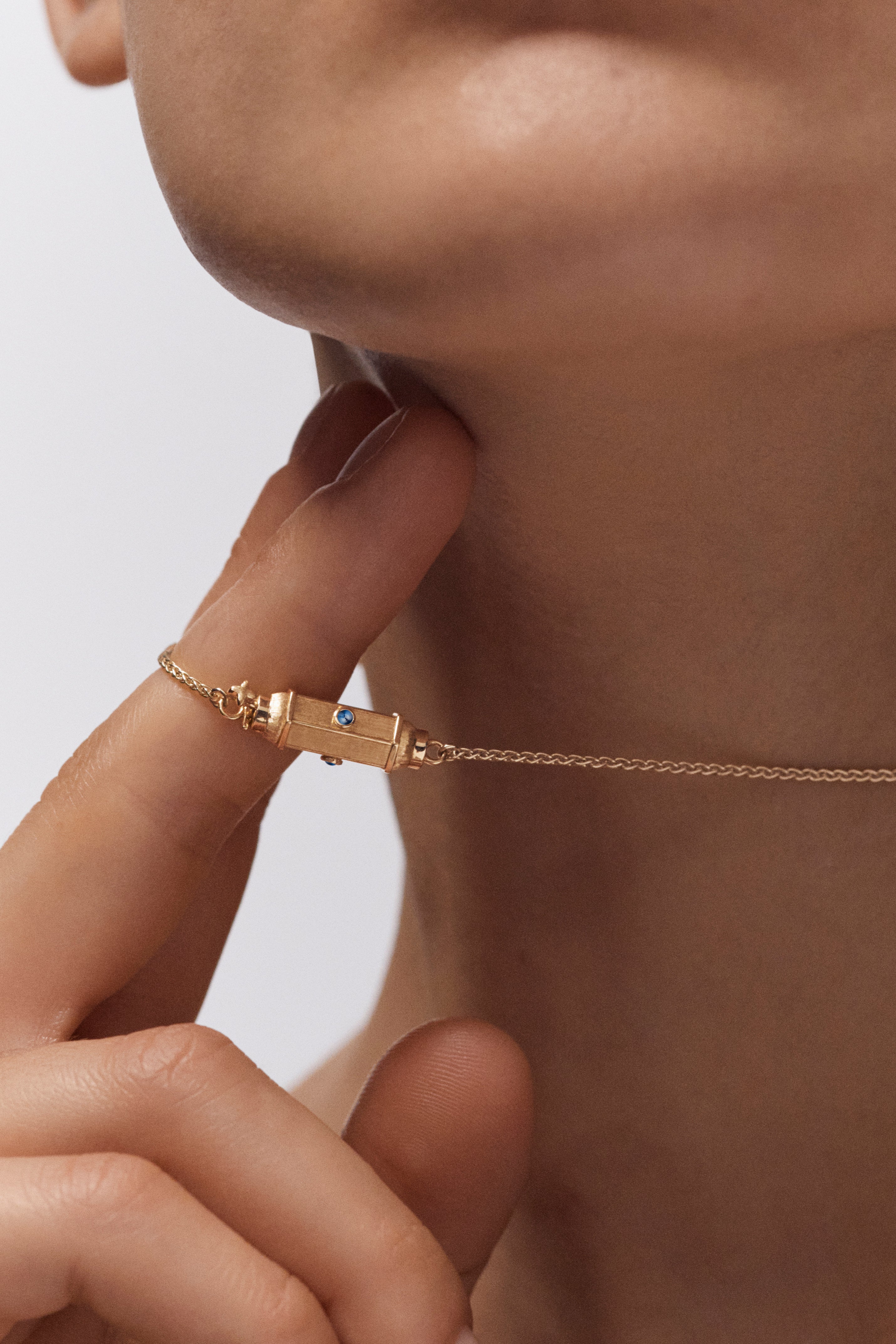 MARIE LICHTENBERG | Micro coco sapphire necklace