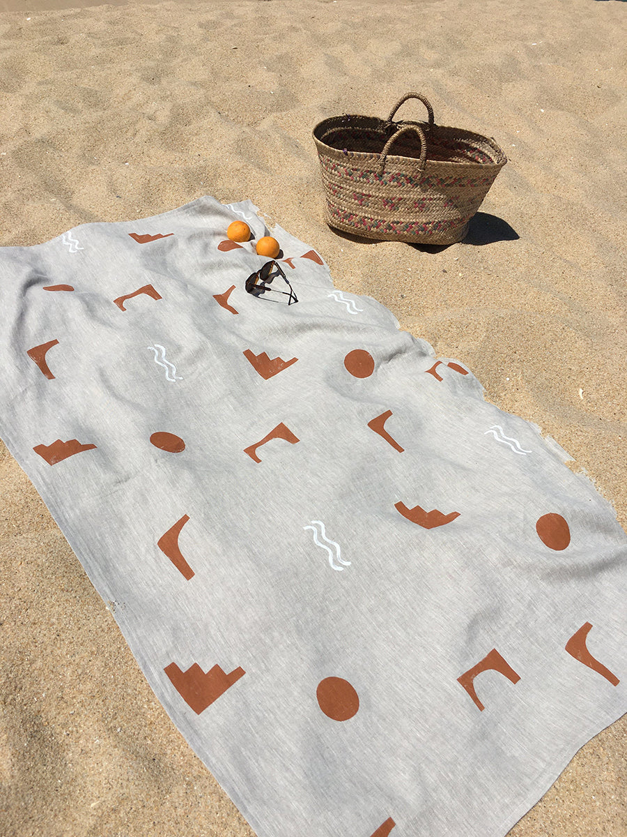 AMIDST STUDIOS | Arco linen towel