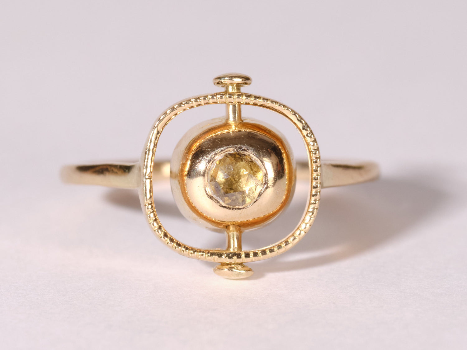 DORETTE | PILE OU FACE SAPPHIRE AND DIAMOND RING