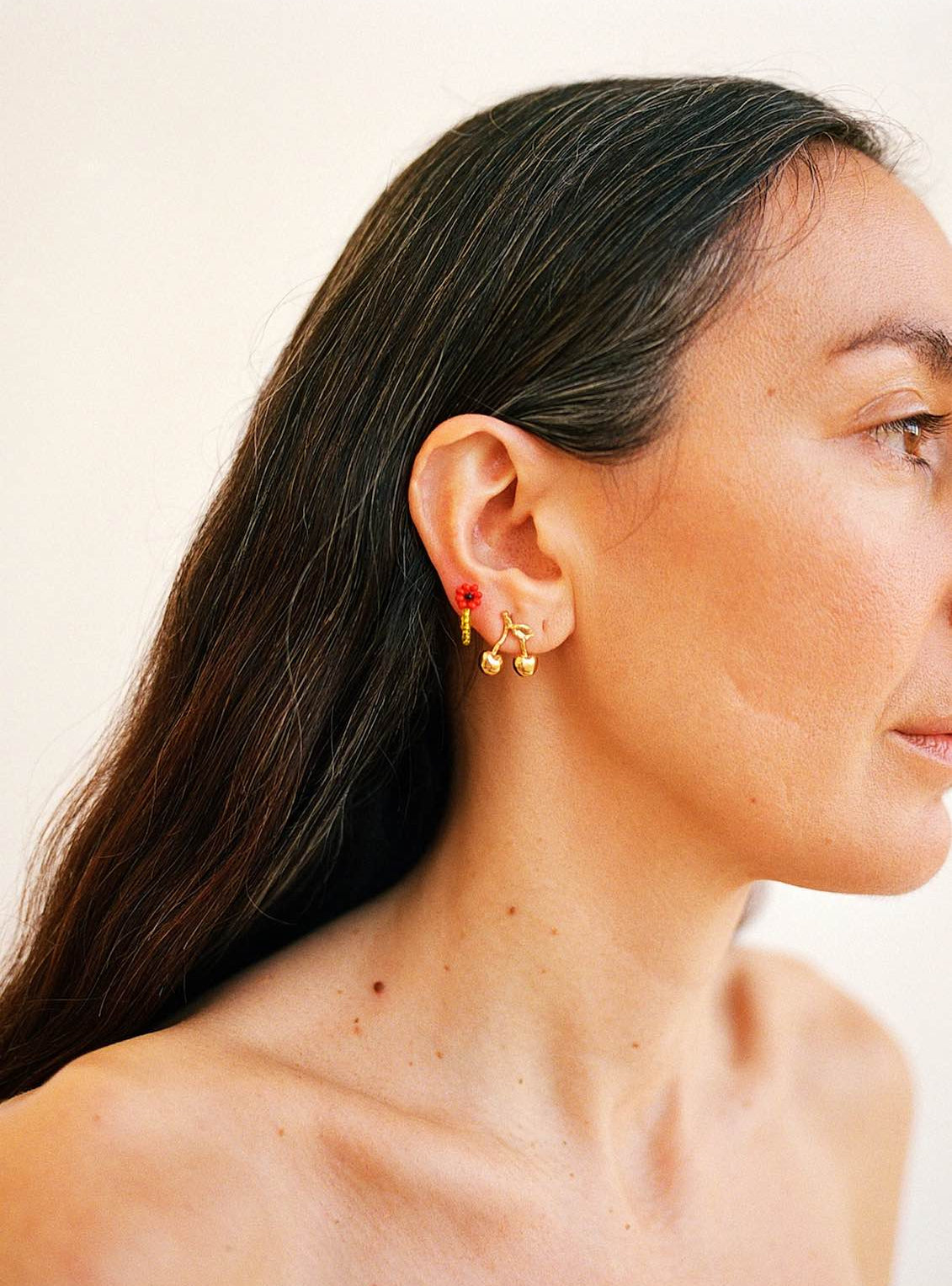 PURA UTZ | RED FLOR HUGGIE EARRINGS