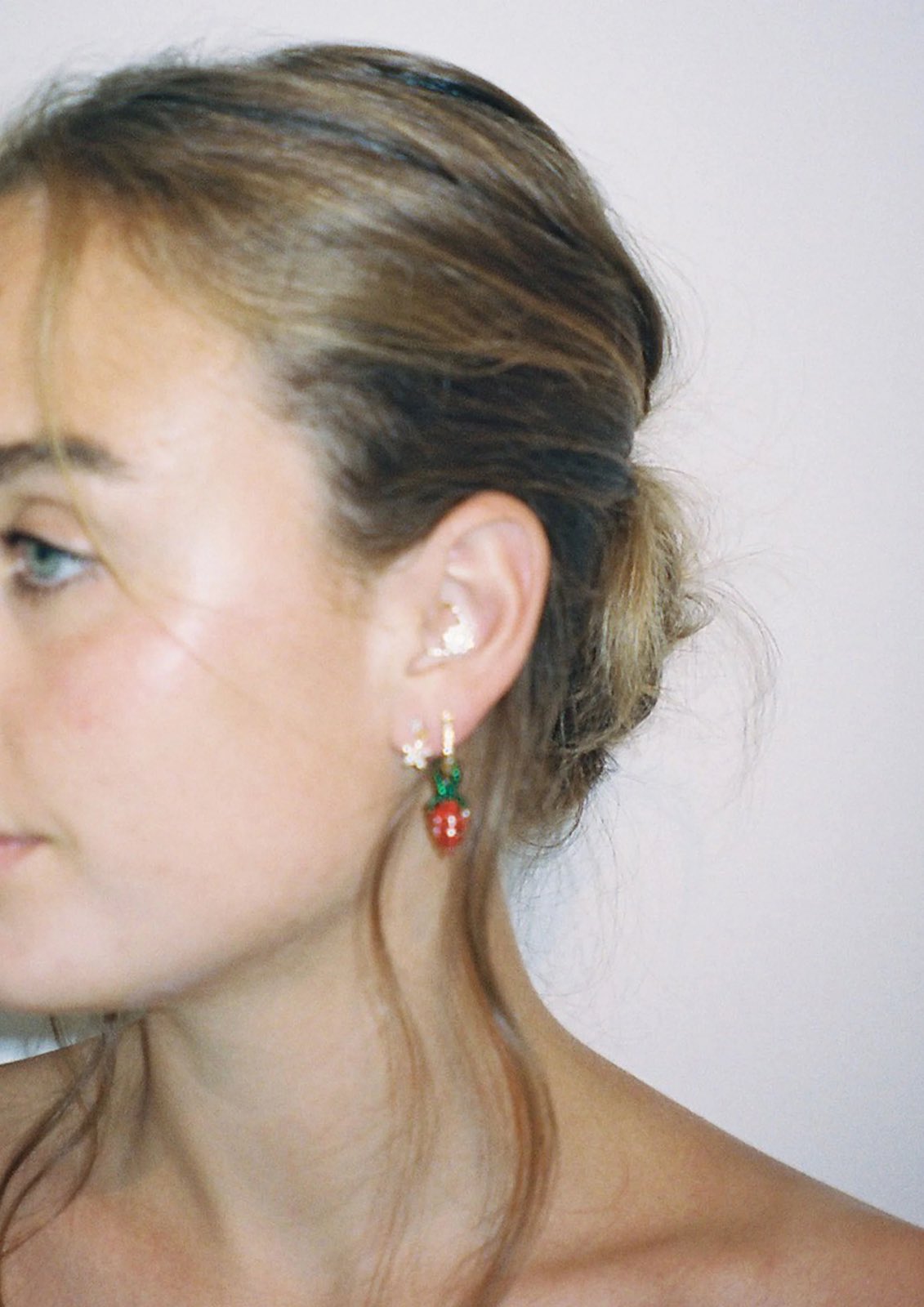 PURA UTZ | MINI STRAWBERRY EARRINGS WITH ZIRCONS