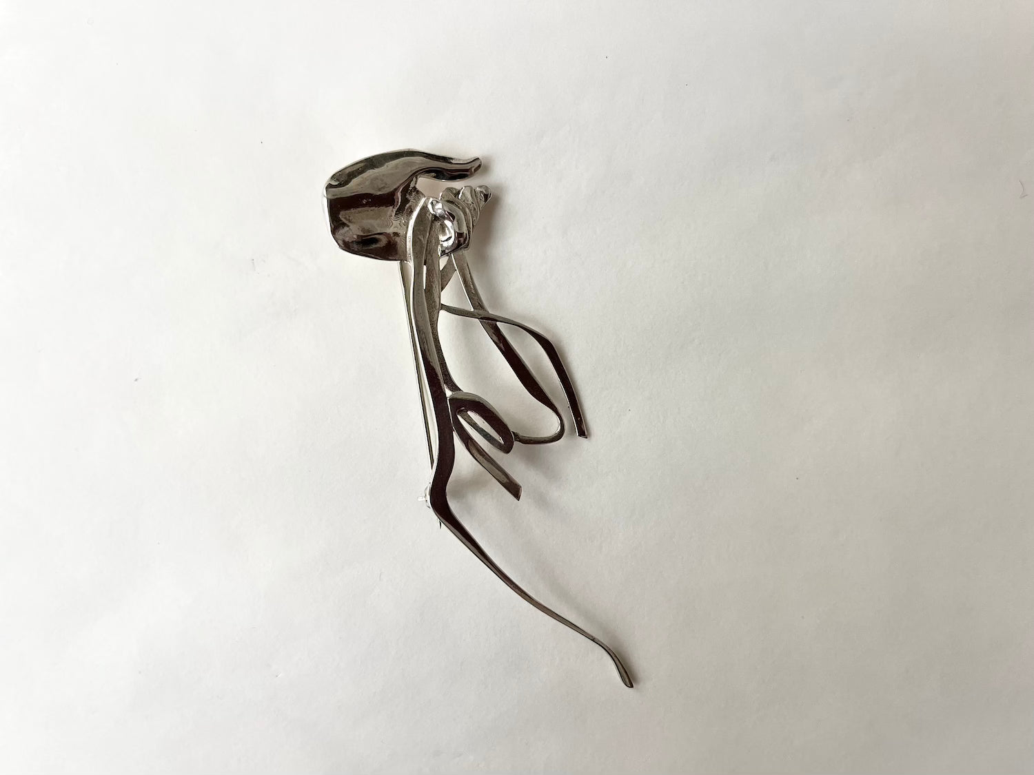 ALEXANDROS TZANNIS STUDIO | Rein Holder Broche