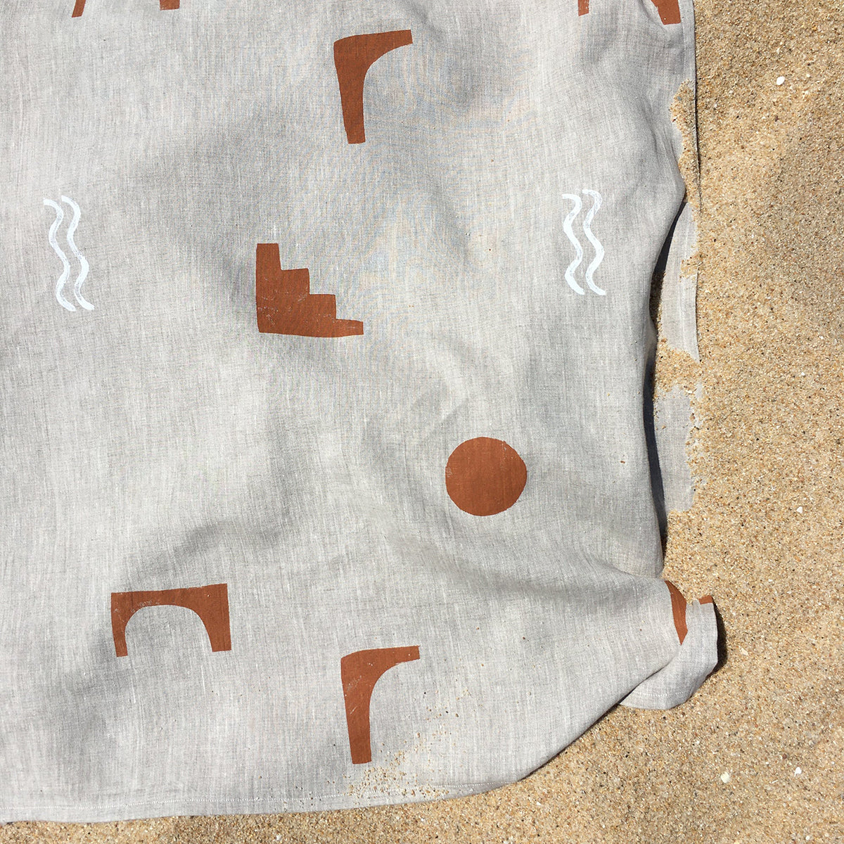 AMIDST STUDIOS | Arco linen towel