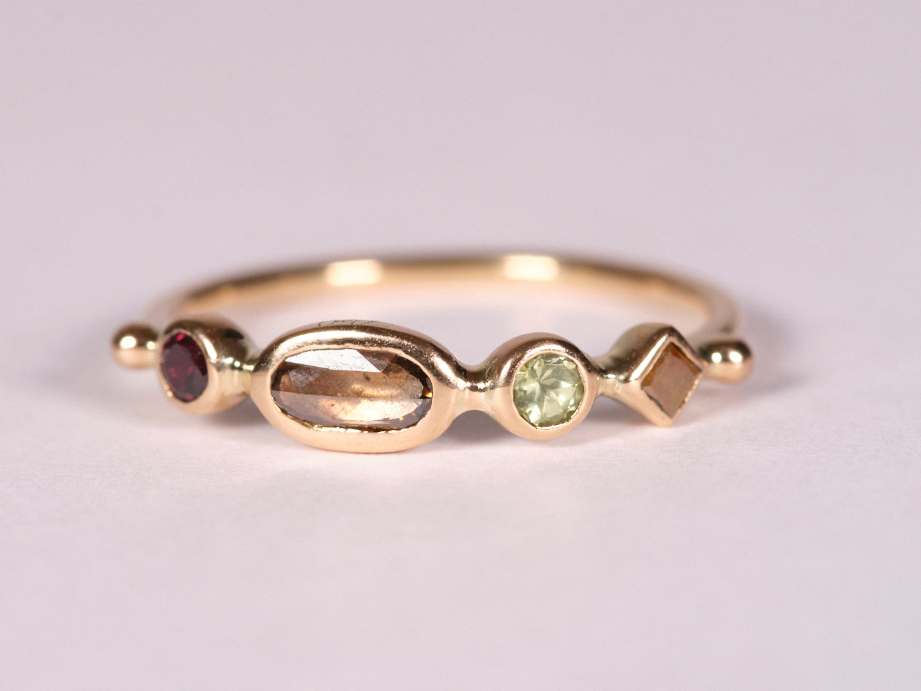 DORETTE | GARNET AND SAPPHIRE DIAMOND RING