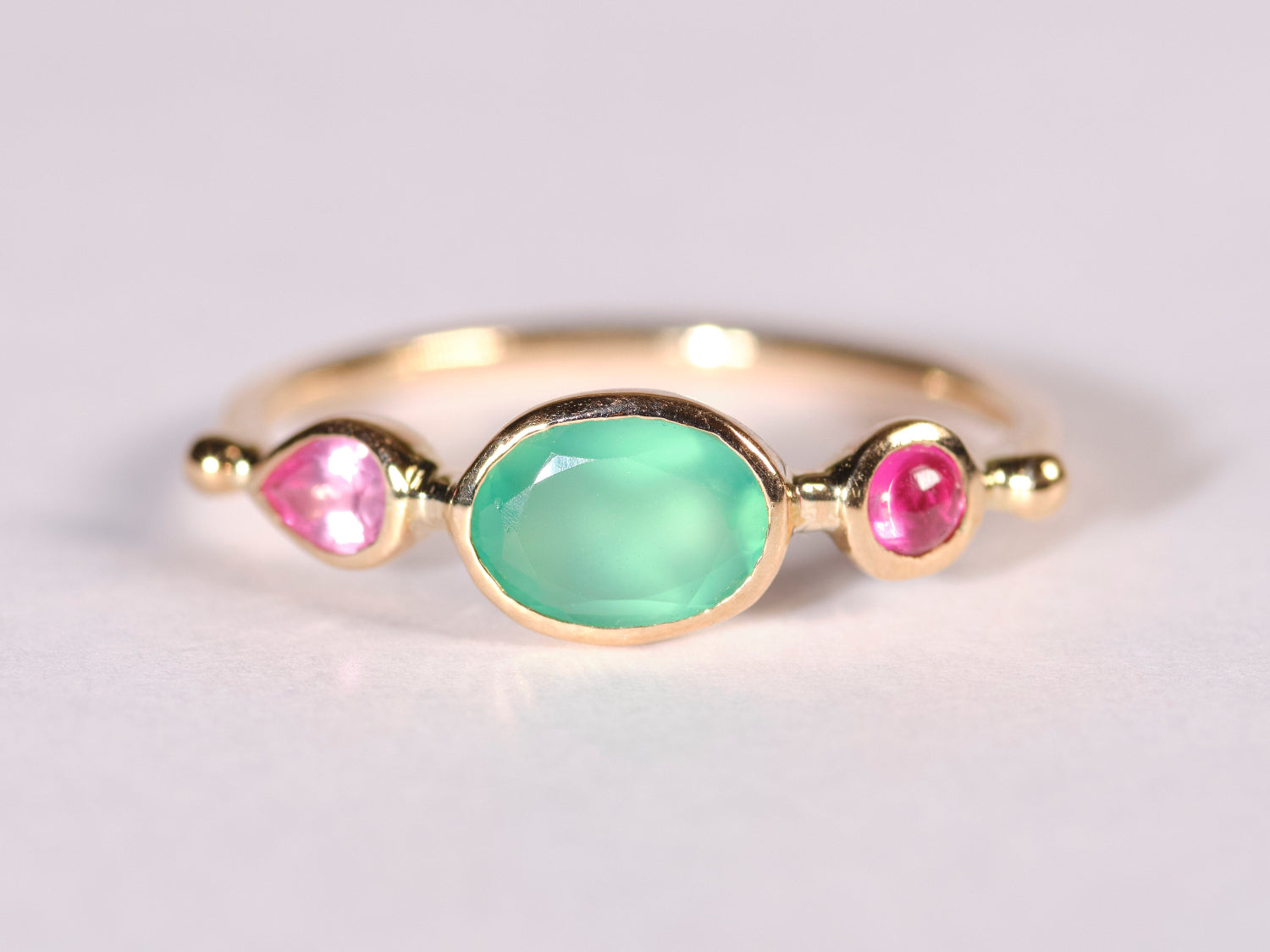 DORETTE | ONYX WITH SAPPHIRE AND SPINEL CABOCHON RING