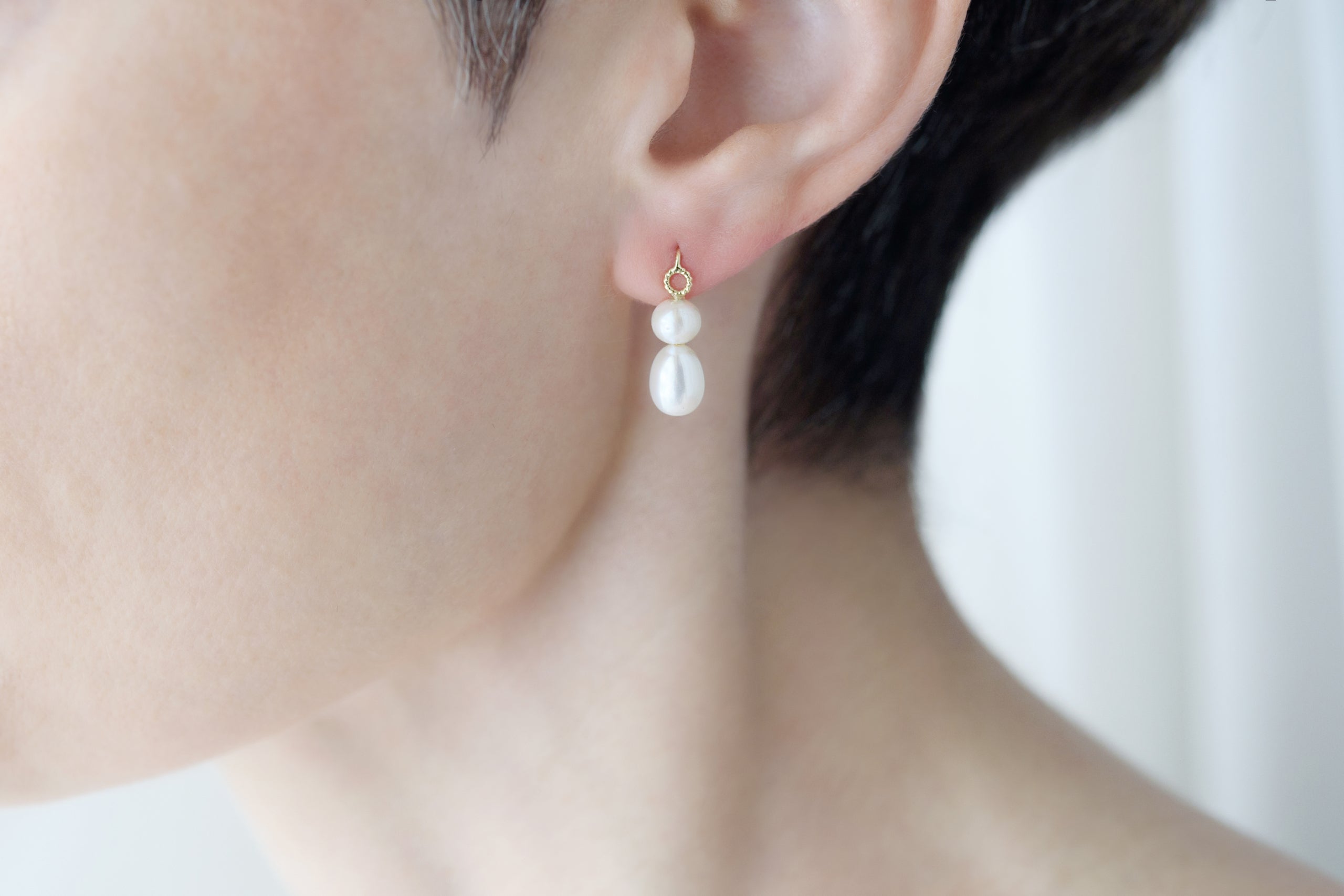 CHRISTINA SOUBLI | Small Dantelles earrings with pearls