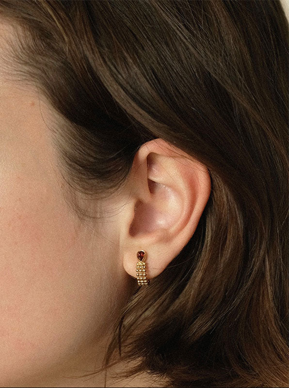 MAGGOOSH | Garnet Chain Hoops