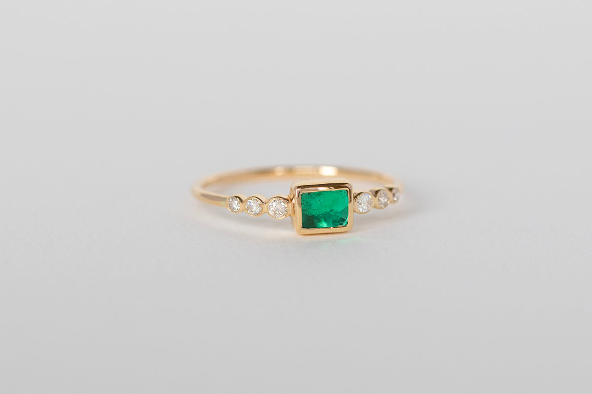 CELINE DAOUST | Green Sapphire & six Diamonds ring