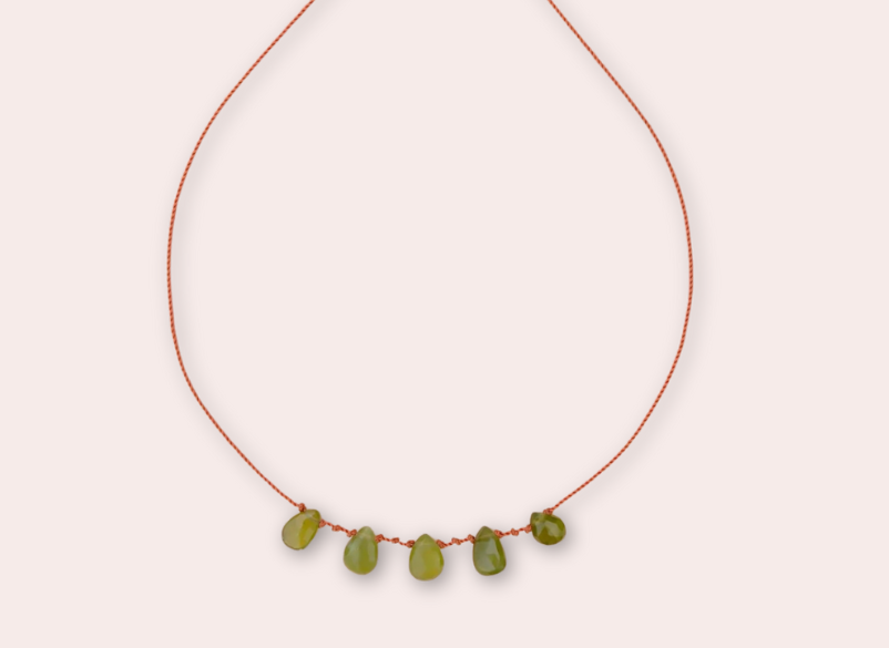 IVARENE | 5 gouttes Necklace with Vesuvianite