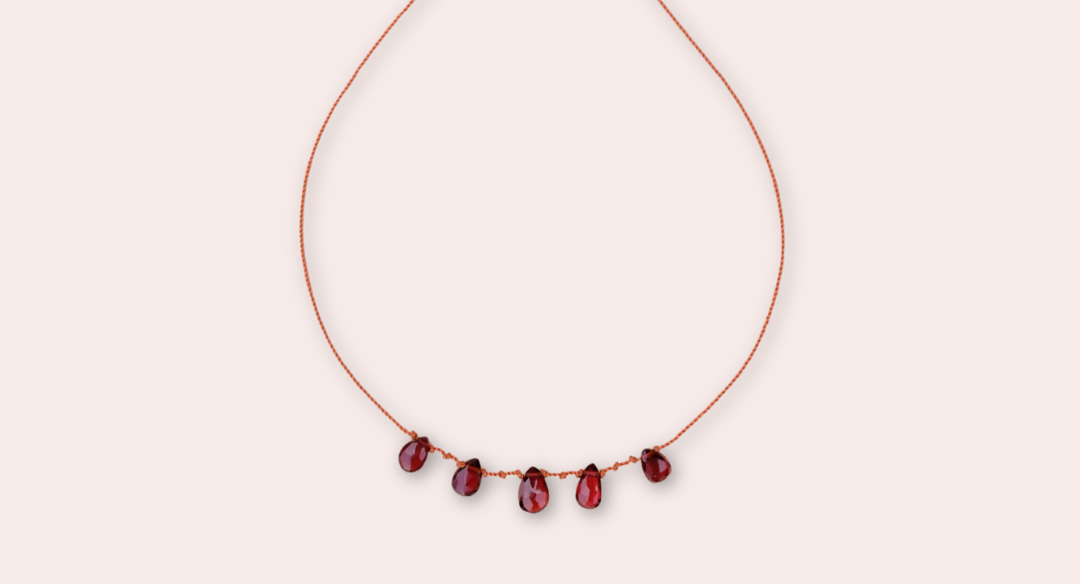 IVARENE | 5 Gouttes Necklace with garnet