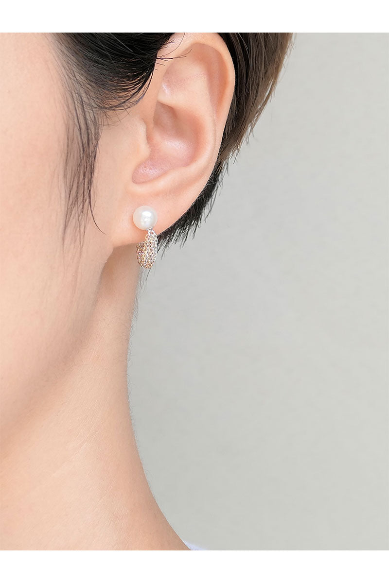 SIMMON SATO | HORSE TAIL FRINGE HOOP EARRING | GOLD