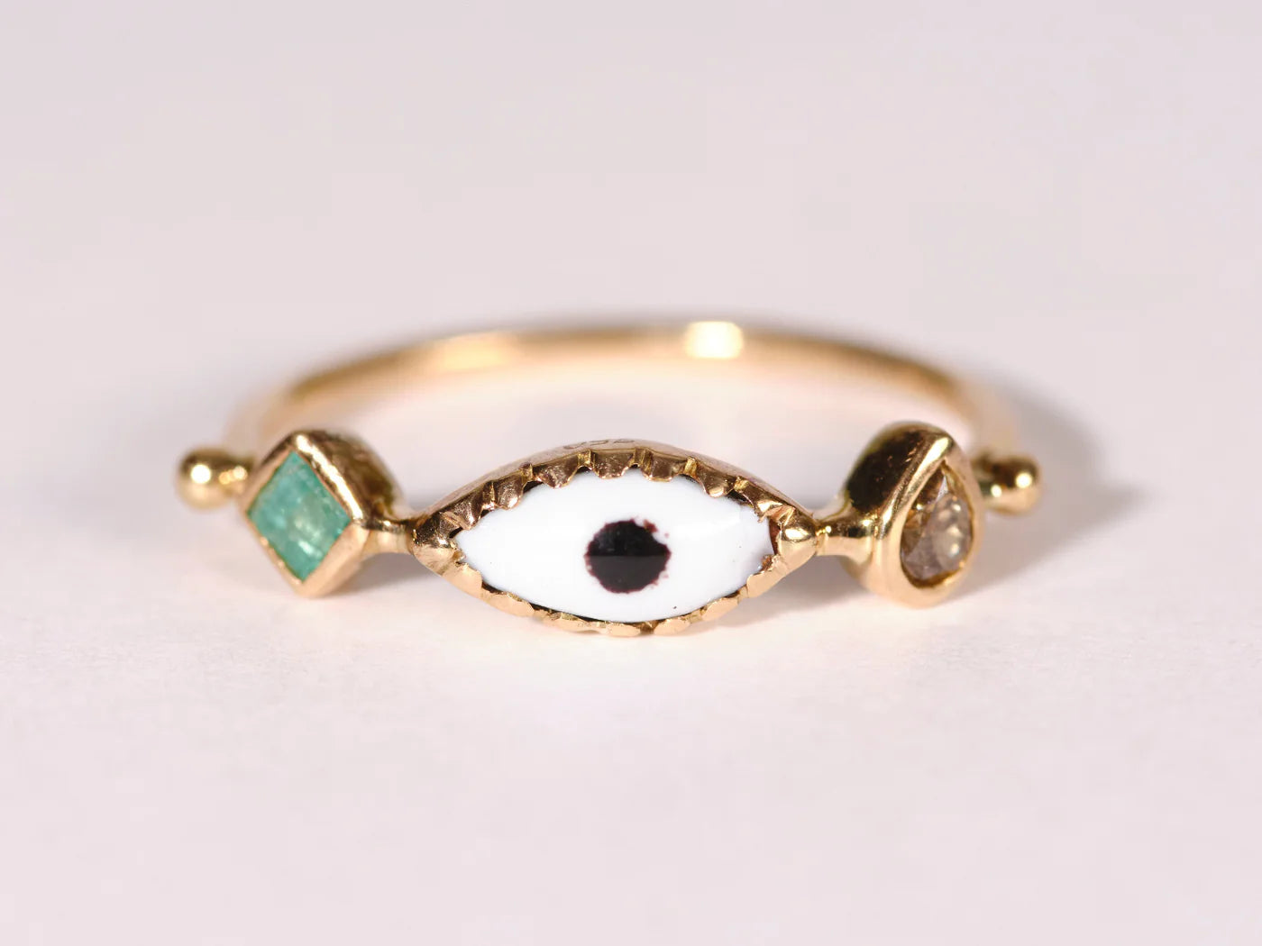 DORETTE | EYE RING WITH EMERALD AND DIAMOND