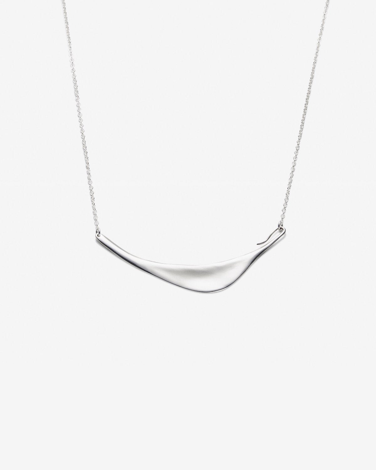 HELENA ROHNER | Long curved necklace