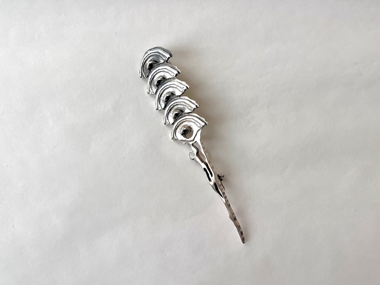 ALEXANDROS TZANNIS STUDIO | Teardrop Broche 5 eyes vertical