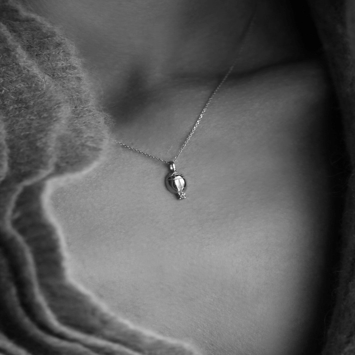 DANAI GIANNELLI | Petit Beetle pendant | Tsavorite