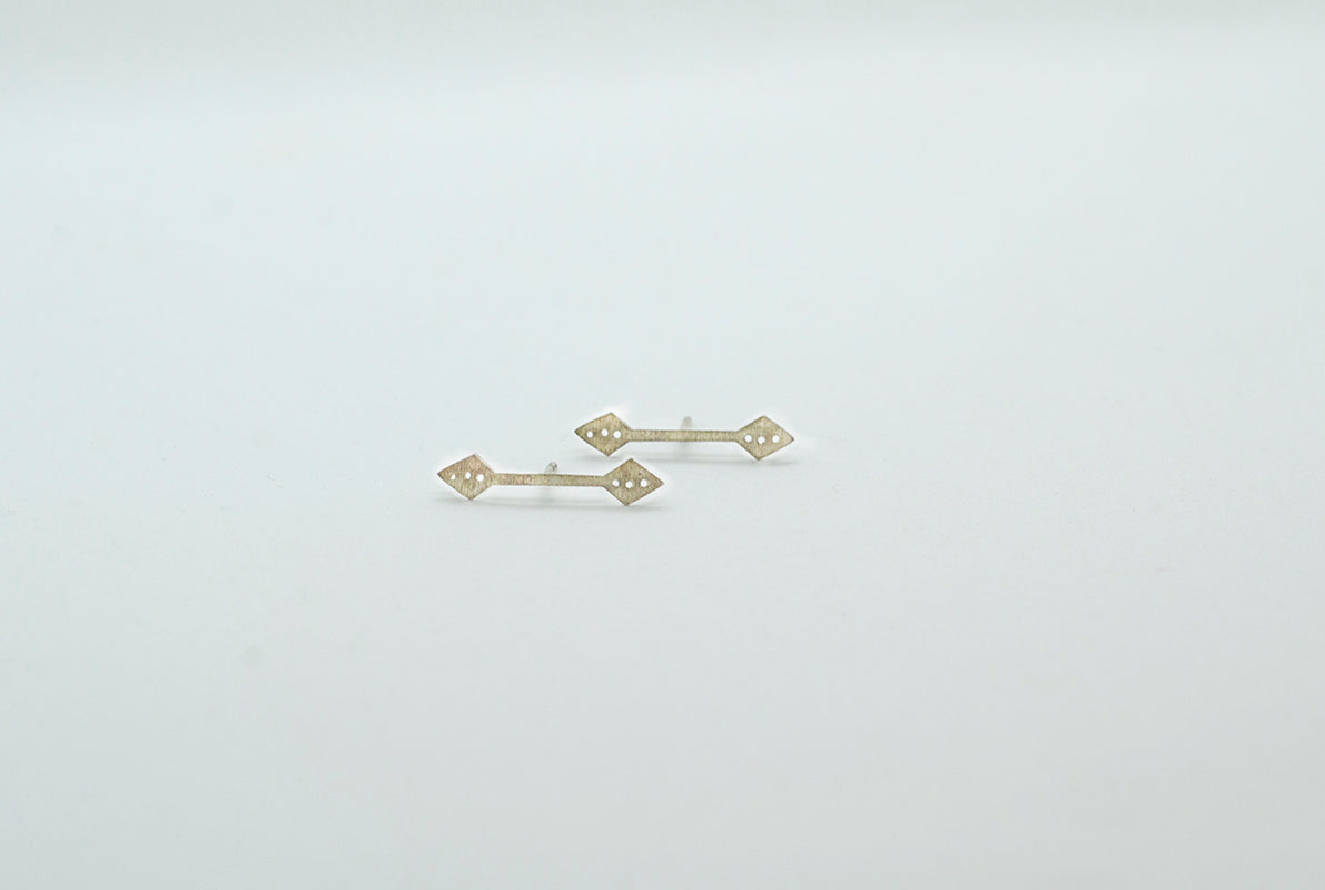 JOANNA CAVE | Arrow earrings