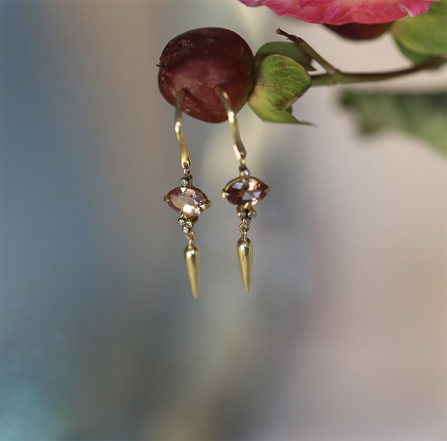 5 OCTOBRE | Finn garnet earrings