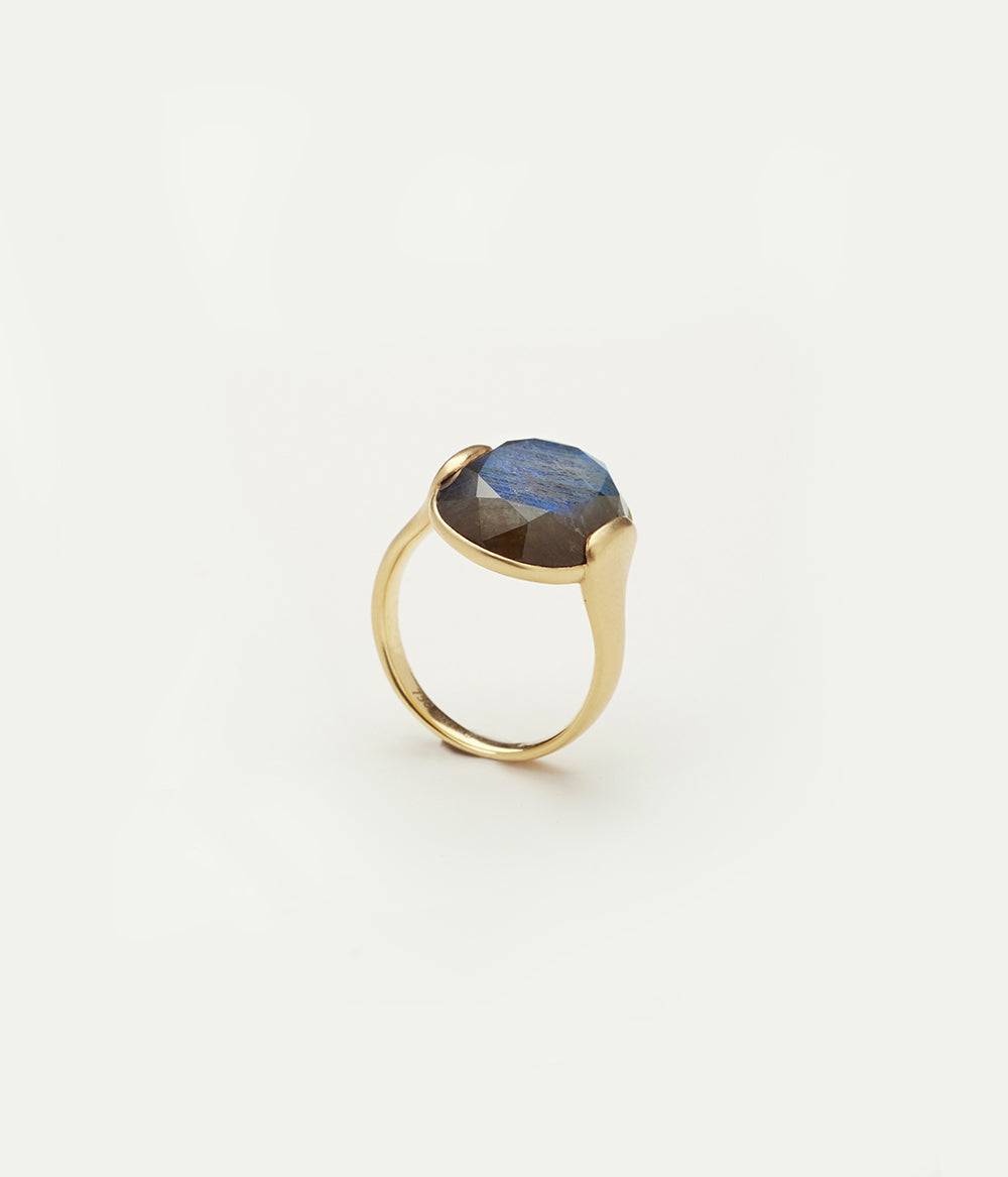 WE BY WHITEBIRD | Grace ring | One of a kind blue labradorite