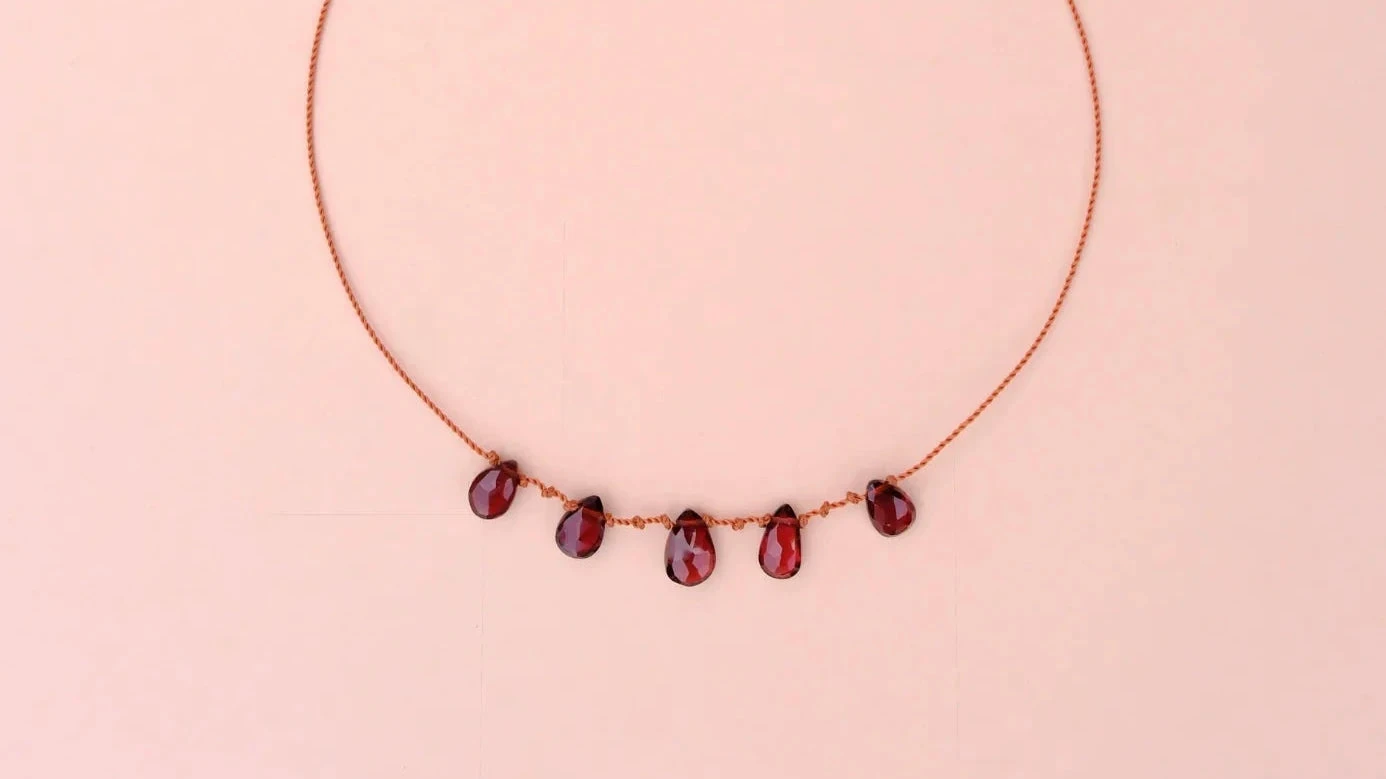 IVARENE | 5 Gouttes Necklace with garnet