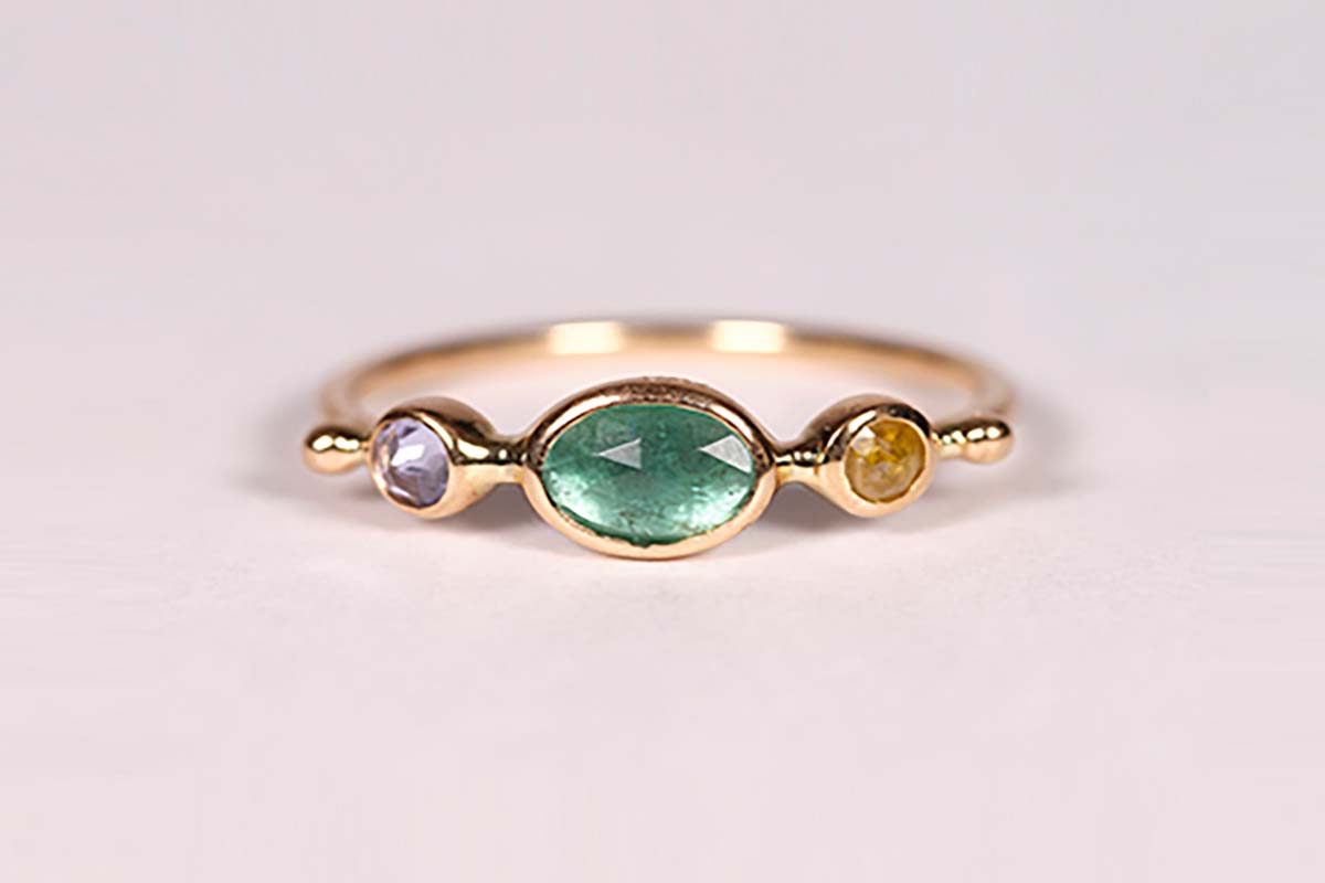 Dorette | Emerald and tanzanite diamond ring